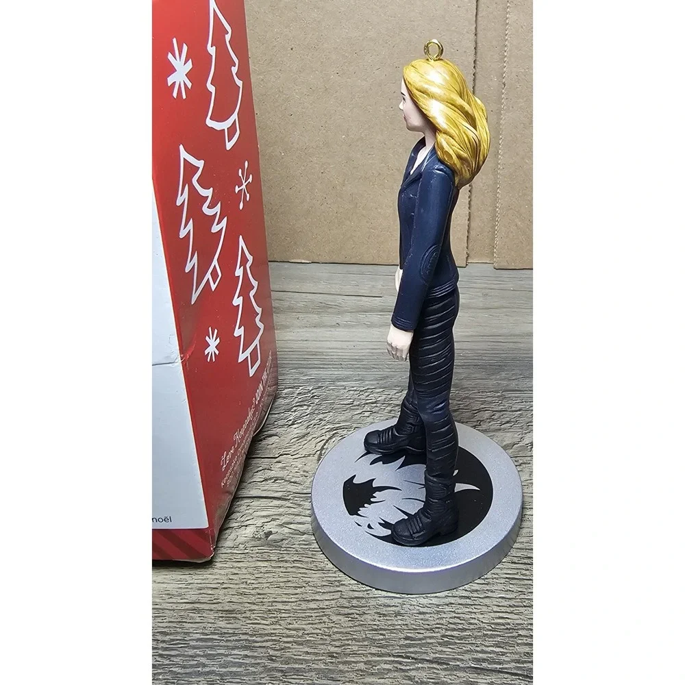 2014 Hallmark Beatrice Tris Prior / Divergent Ornament